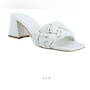 NIB Marc Fisher light grey Cerita sandal size 8.5